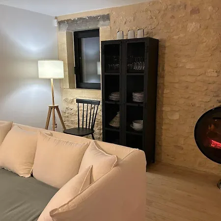 Holiday home Superbe Grange En Dordogne, Au Coeur De Tremolat